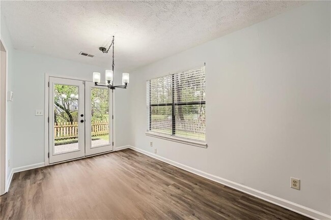 Building Photo - 3020 Woodland Dr NW