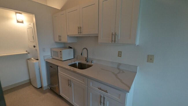 Building Photo - 2020 Grant Ave S