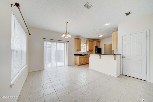 Building Photo - 2608 Laurel Dr
