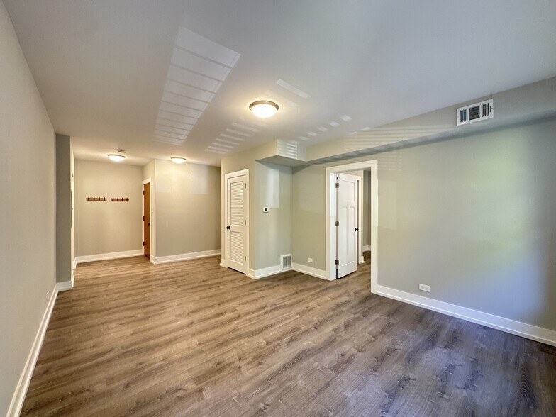 Building Photo - 1122 Maple Ave