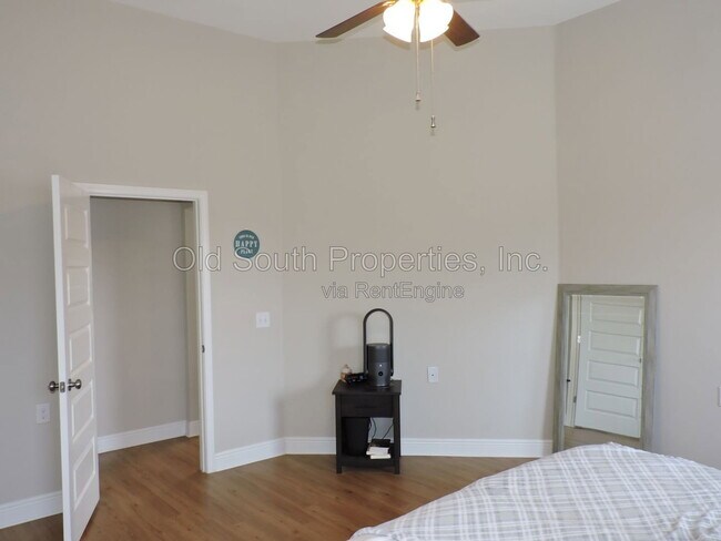 Building Photo - 5643 Vendome Ct