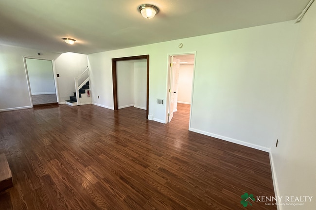 Building Photo - Spacious Remodeled 3 BD/2 BA Home, 2 Bonus Rooms & Large Backyard