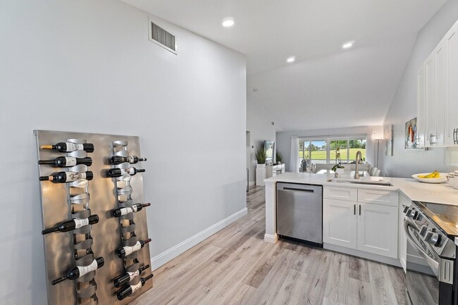 Building Photo - 128 Moccasin Trail S