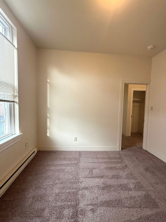 Building Photo - 154 E Main St