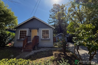 Building Photo - Charming 1 Bedroom Home with Private Yard in Pacifica