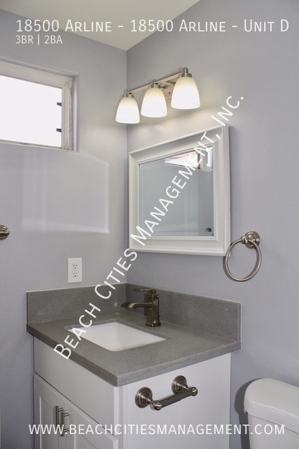 Building Photo - Remodeled 3 Bed, 2.5 Bath Town Home with A...