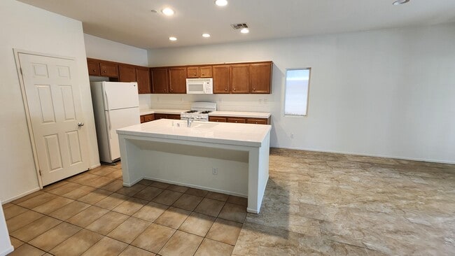 Building Photo - 754 Mira Grande