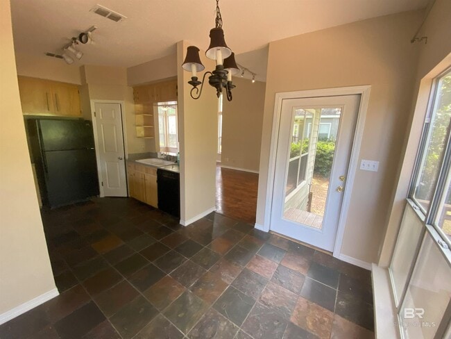 Building Photo - 128 Worchester Dr