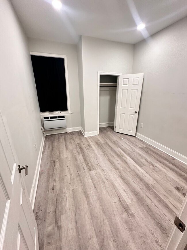 Building Photo - 4931 Walnut St