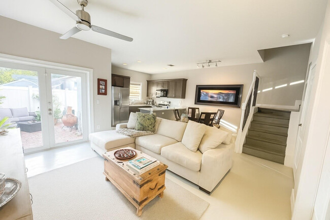 Primary Photo - 303 St