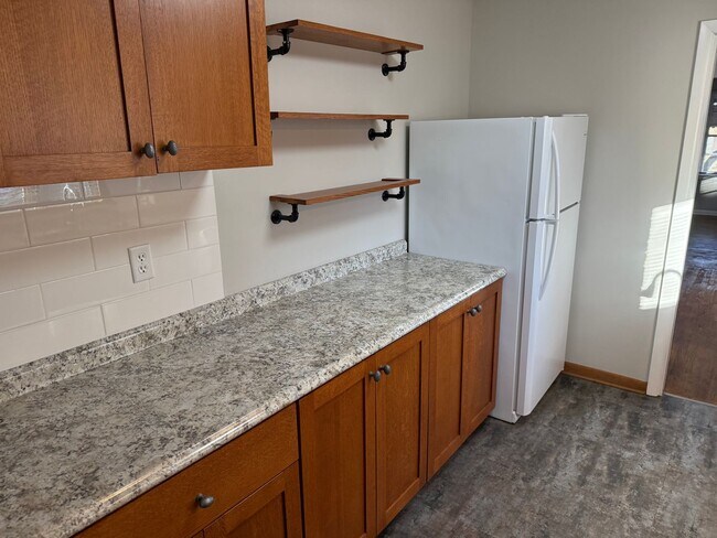 Building Photo - Gardiner Ave S. 223-225