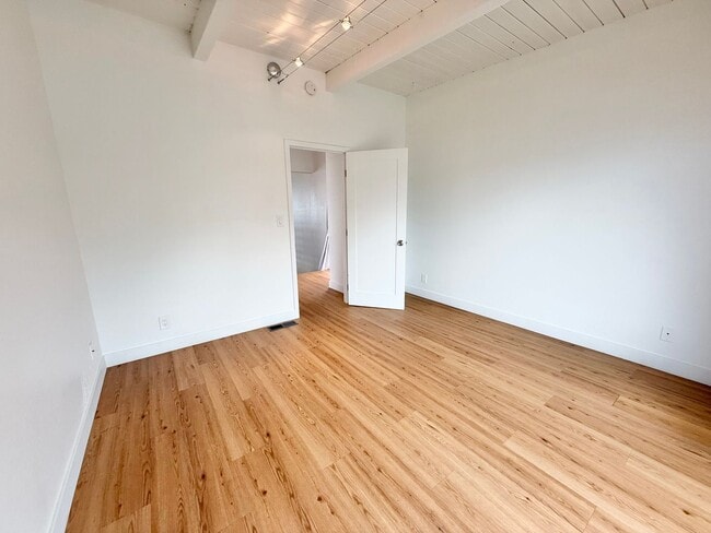 Building Photo - 851 Acapulco St