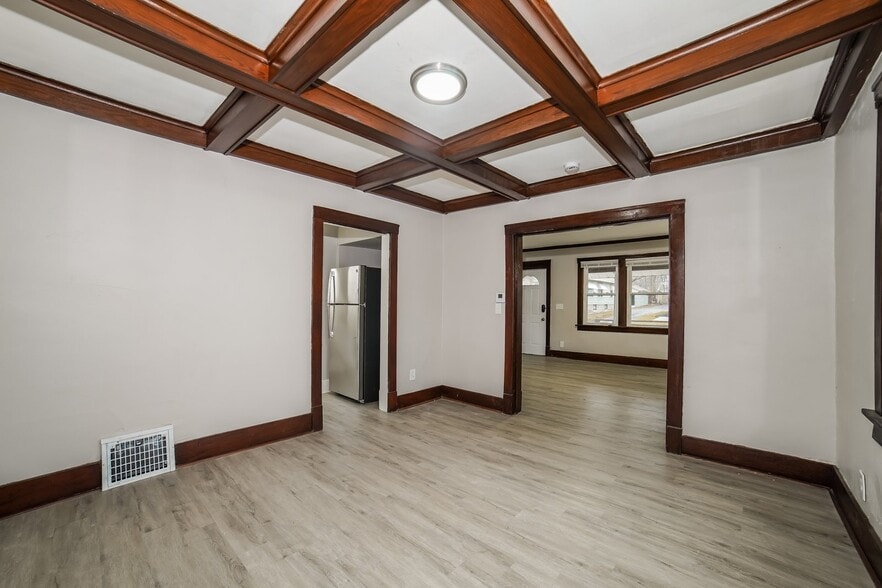 Building Photo - 211 W Richmond Ave