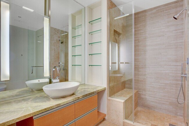 Building Photo - Veer Towers 1009W- Partial Strip Views fro...