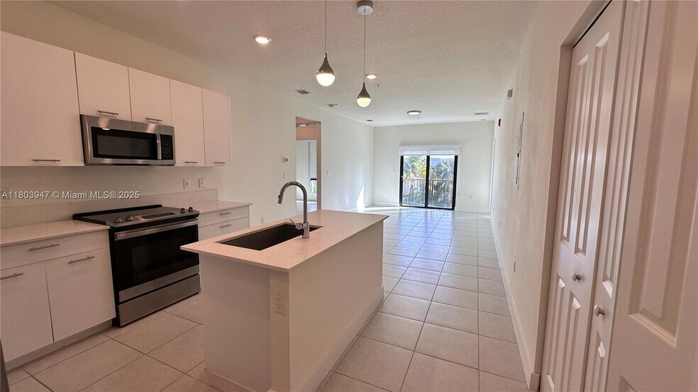 Primary Photo - 8001 NW 41st St