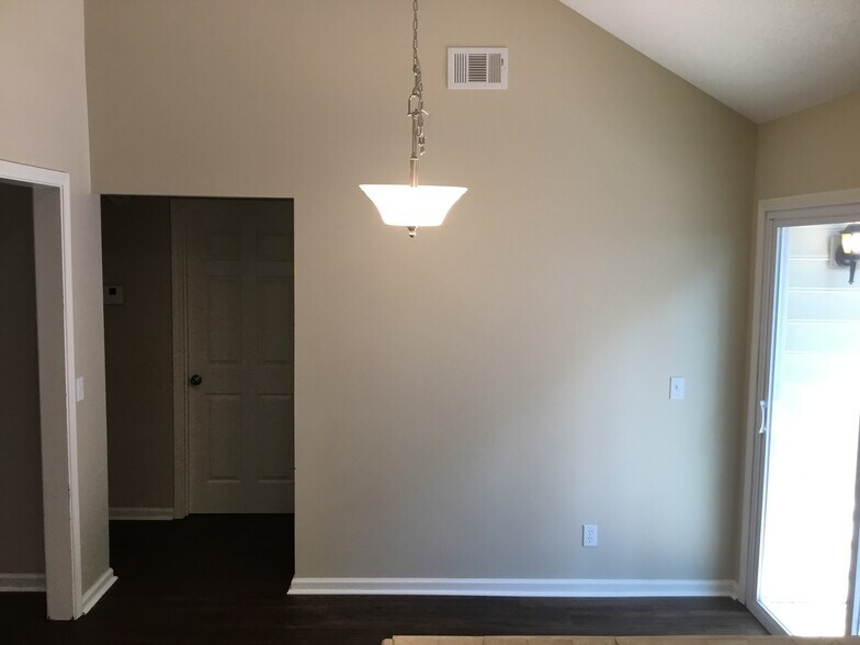 Building Photo - 311 Coffee Bluff Villa Rd