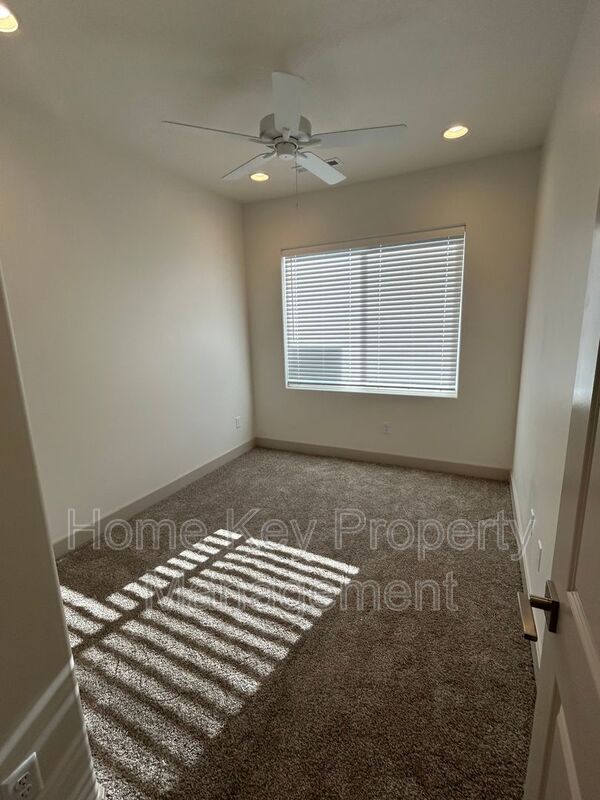 Building Photo - 960 Heritage Dr