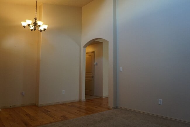 Building Photo - Beautiful Pleasant Grove 6 Bedroom With Mo...
