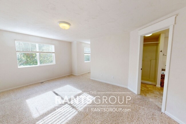 Building Photo - 4-bedroom, 2-bathroom Home with Green Belt in A Prime Location!