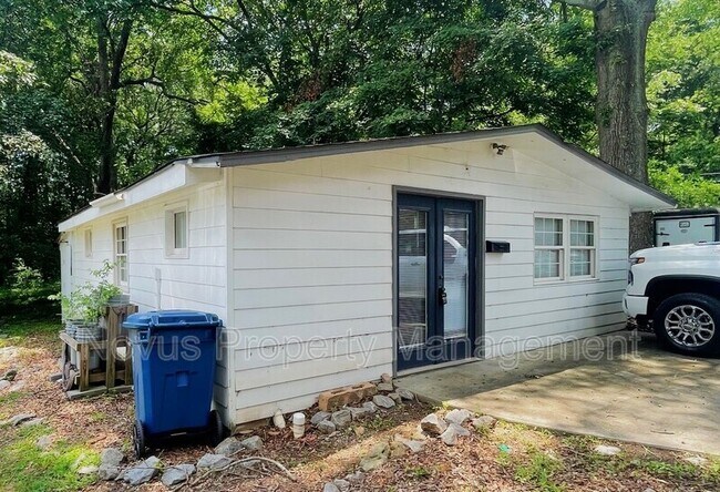 Building Photo - 328 Maple St