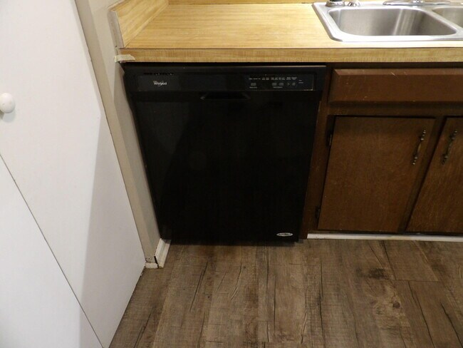 Building Photo - 176 Landings Dr