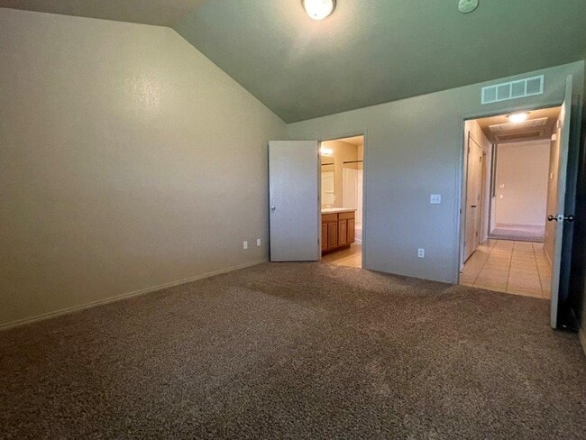 Building Photo - 3631 Vanguard Dr