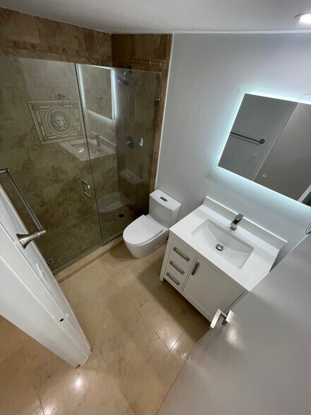Building Photo - 999 Brickell Bay Dr