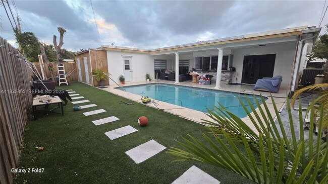 Building Photo - 7817 Fairway Blvd