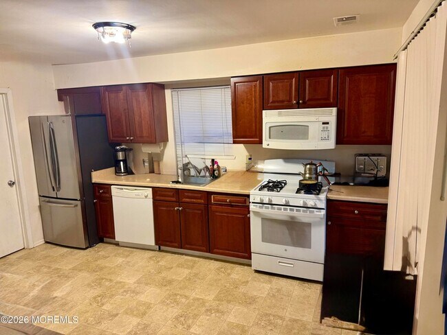 Building Photo - 9 Cotswold Cir