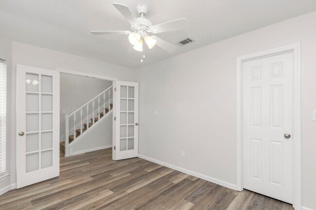 Building Photo - NO JUNE RENT!!!!!! 300 off July Rent...tou...