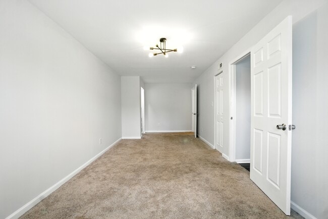 Building Photo - 2918 Somerset Ln