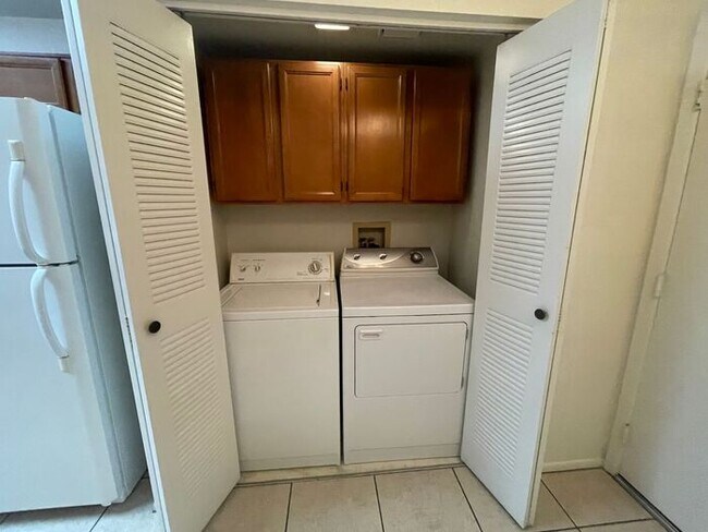 Building Photo - Carry Over Showing: This property has been shown before and will be rented to the first most qual...