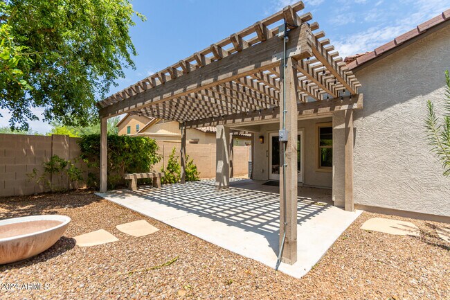 Building Photo - 10847 W Avenida Del Rey