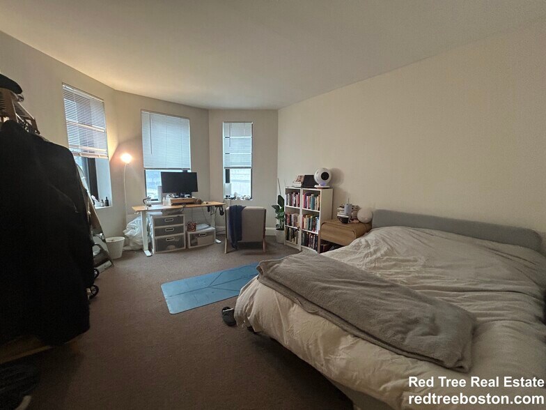 Apt 1E - 822 Beacon St