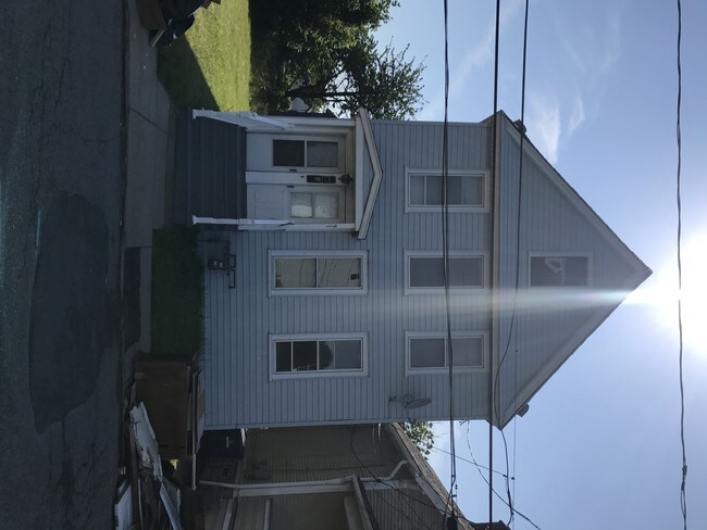 Primary Photo - 31 Earl Pl