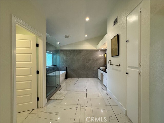 Building Photo - 13745 Moonshadow Pl