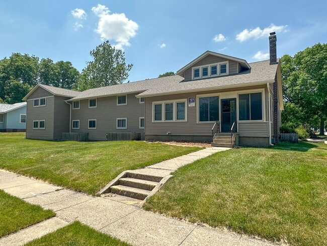 Interior Photo - 121 Howard Ave