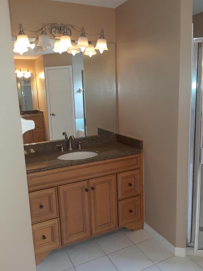 Building Photo - 6444 NW Hacienda Ct