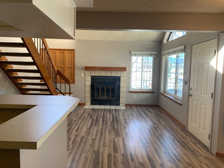 Building Photo - 5910 Gunbarrel Ave