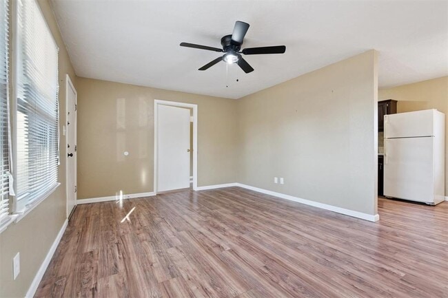 Building Photo - 317 E Key Blvd