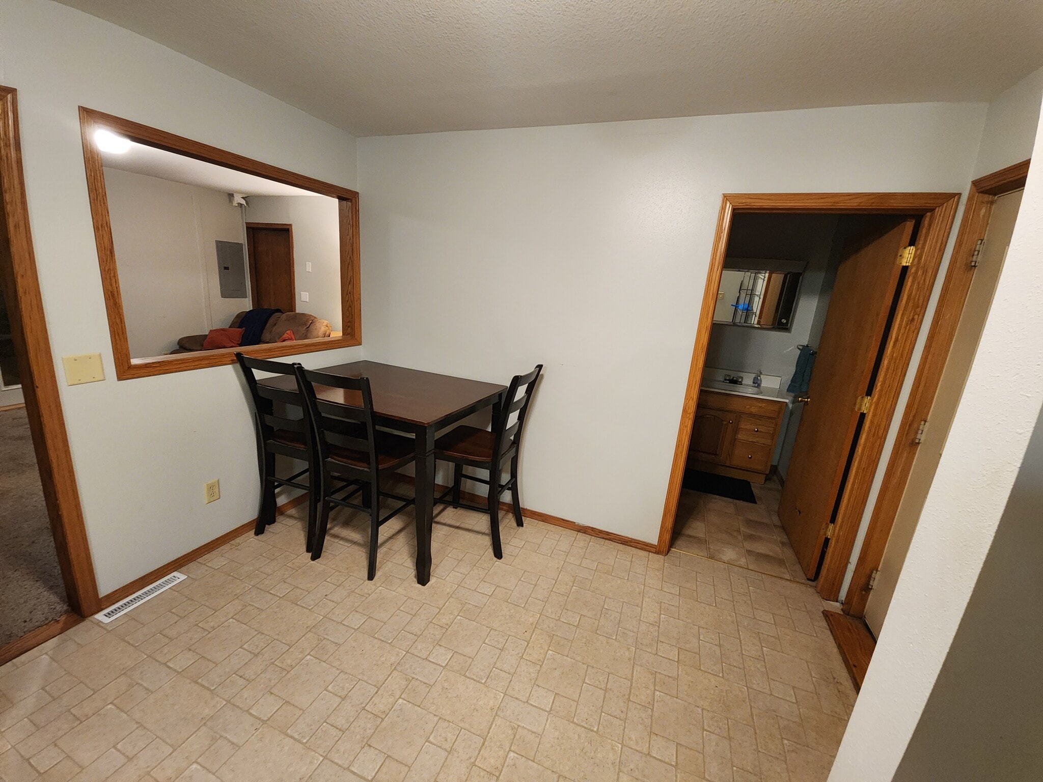dining area - 511 10th St SE