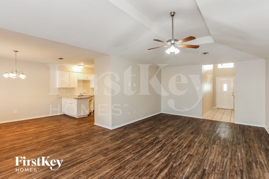 Building Photo - 6000 Lavaca Dr