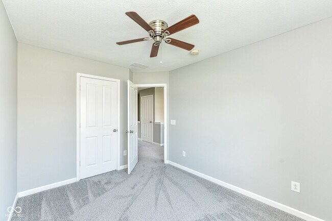 Building Photo - 9050 Mercer Dr