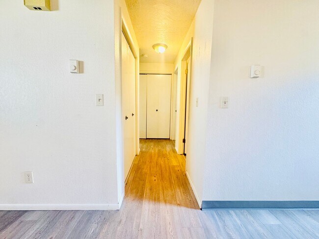 Building Photo - Very Cute Nampa 2 bd, 1b Home with private...