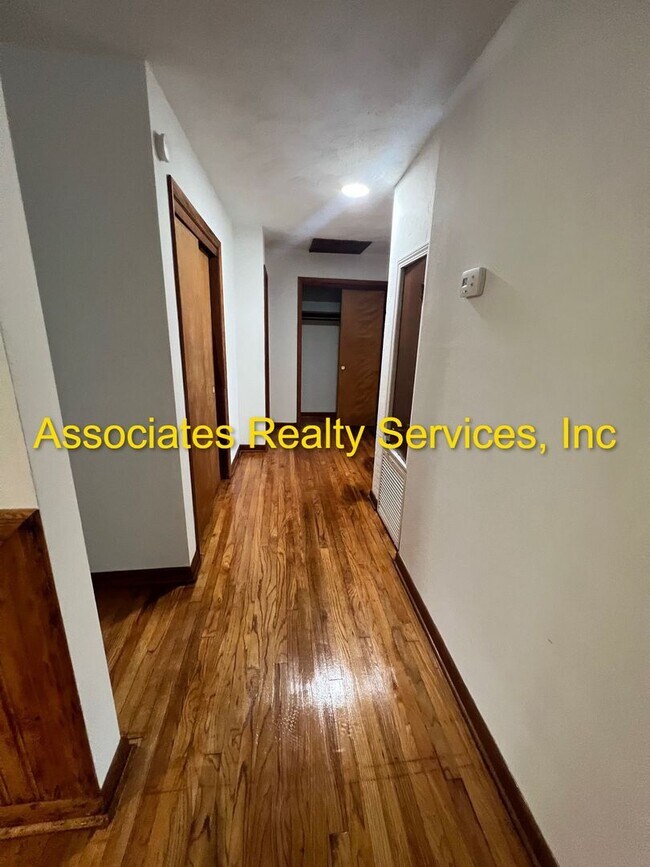 Building Photo - Great NW Location!