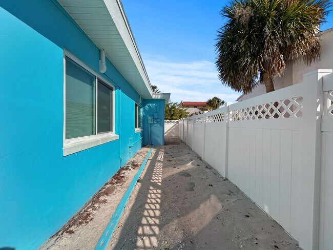 Building Photo - 17615 Lee Ave