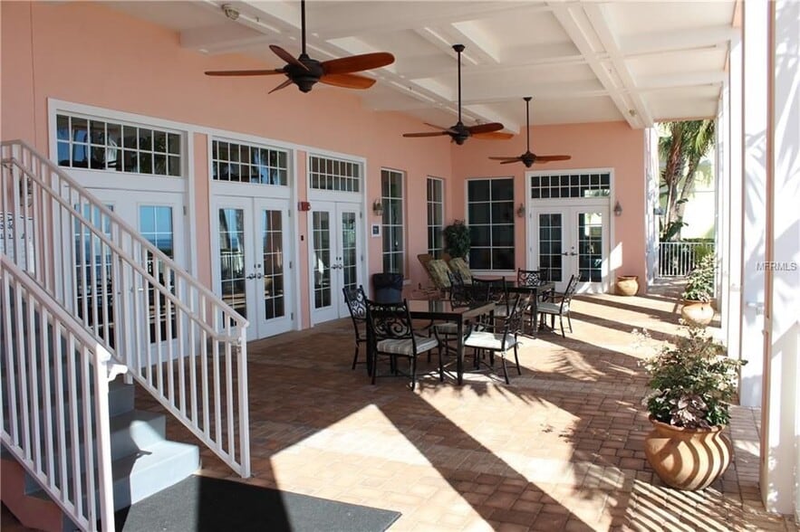 Building Photo - 5132 Beach Dr