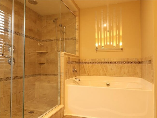 Building Photo - 605 Alessia Ct