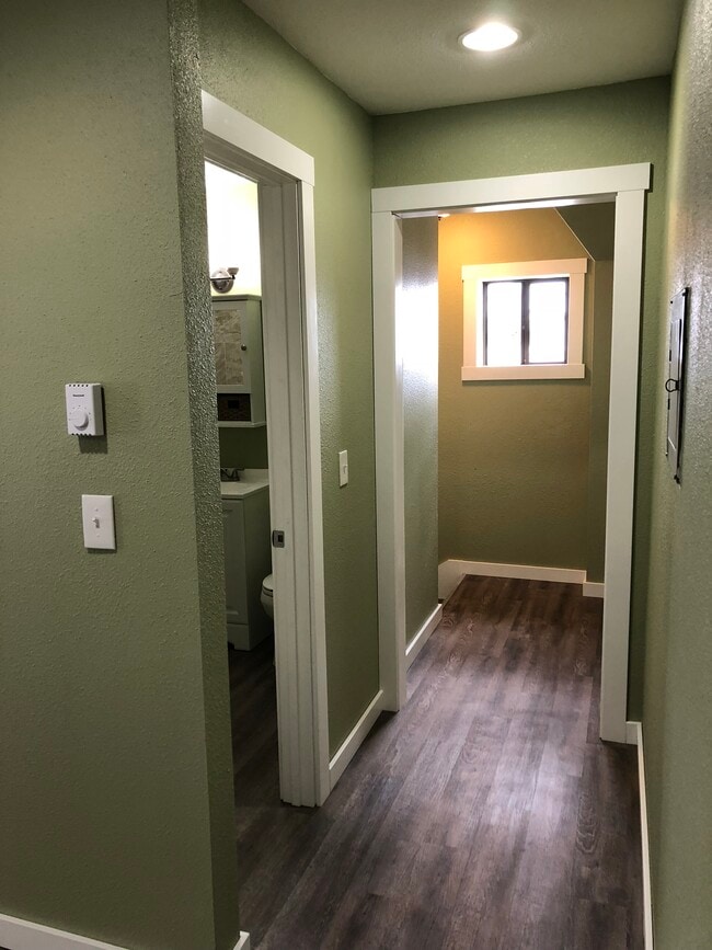 Building Photo - 1242 Main St