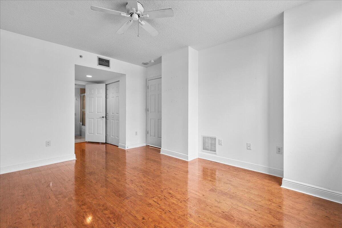 Building Photo - 610 Clematis St